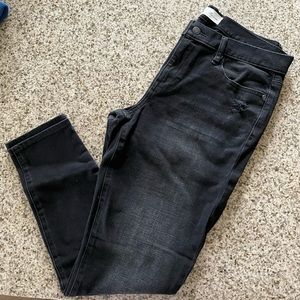 Distressed Black Skinny Jean